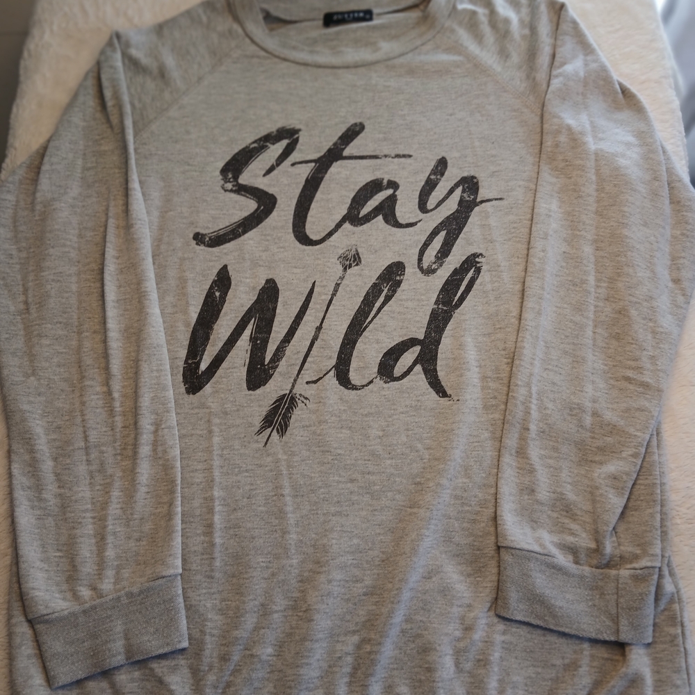 Gray Long Sleeve 'Stay Wild' womams Baggy Sweatshirt.